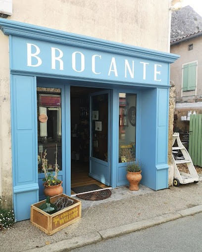 Quand Marie-Madeleine Chine, Magasin d'Antiquités à Vouvant