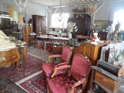 Brocante Antiquités Débarras - Au Grenier Du Neubourg, Magasin d'Antiquités au Neubourg