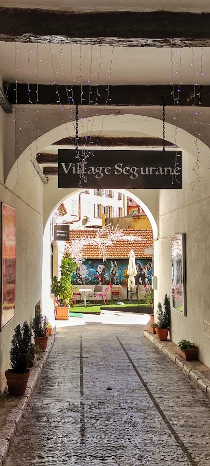 Brocanteurs Nice (06) Et Antiquaires - Village Ségurane, Magasin d'Antiquités à Nice
