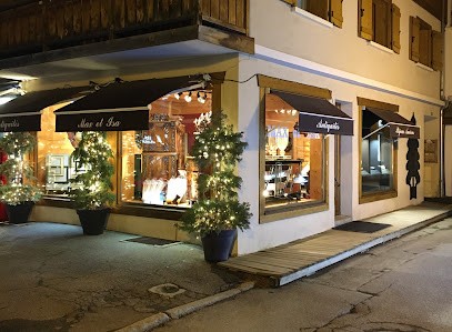 Bijoux Max et Isa, Magasin d'Antiquités à Megève