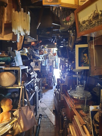 Le Passé Singulier, Magasin d'Antiquités à Dives-sur-Mer