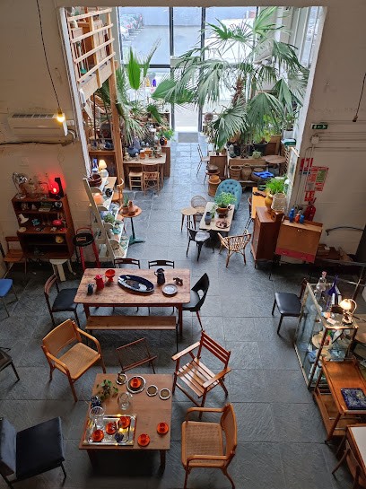 Le Corbu Et Le Renard La Fourmilière, Magasin d'Antiquités à Bouguenais