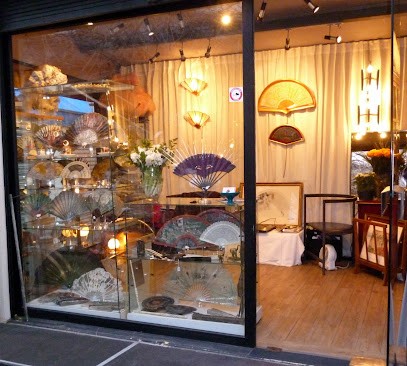 Fan d'éventails, Magasin d'Antiquités à Saint-Ouen