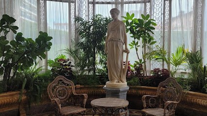 Beboutof Olivier, Magasin d'Antiquités à Ceyreste