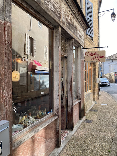 Détours D'antan - Brocante & Déco, Magasin D'antiquités à Saint-Léonard-de-Noblat
