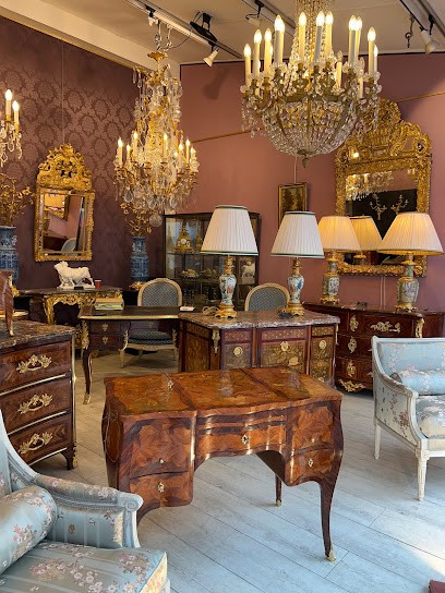 Décor antique, Magasin d'Antiquités à Saint-Ouen