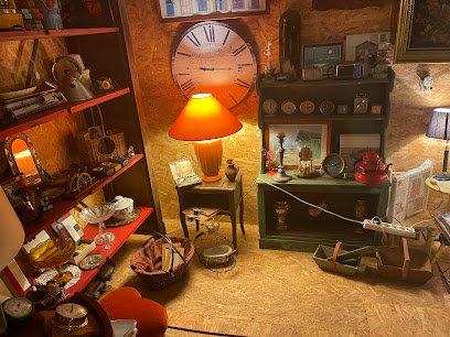 La Recyclerie D'isa , Brocante Vintage / Antiquités /Débarras De Maisons, Ateliers, Garages, Locaux Commerciaux, Magasin D'antiquités à Saint-Benoît