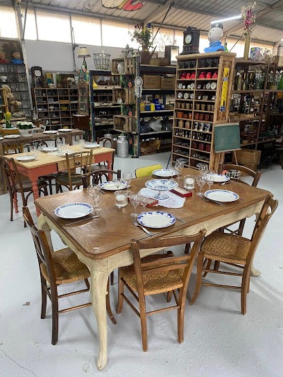 La p'tite brocante de St Jean, Magasin d'Antiquités à Saint-Jean-le-Centenier