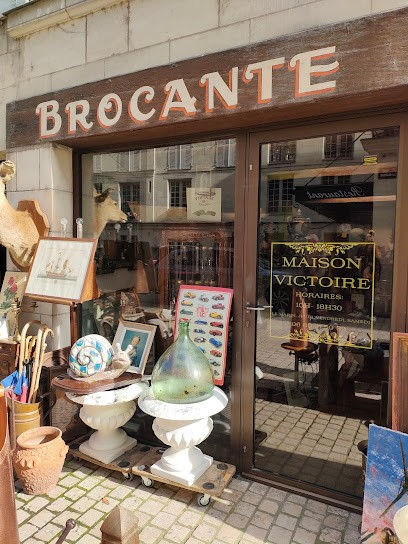 Victoire Bruno, Magasin d'Antiquités à Saumur