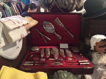 L'aérogare, Magasin d'Antiquités à L'Isle-sur-la-Sorgue