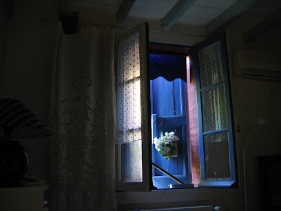 LES VOLETS BLEUS, Antiquités Et Brocante, Achat Et Vente, Magasin d'Antiquités à Lavaur