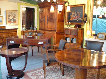 Henry Hubert, Magasin d'Antiquités à Saint-Julien-du-Sault