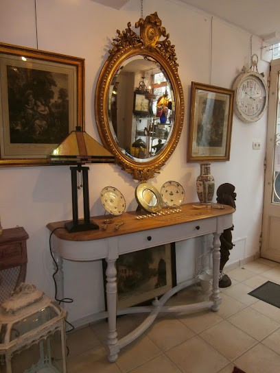 Alpes Antiquités, Magasin d'Antiquités à Passy