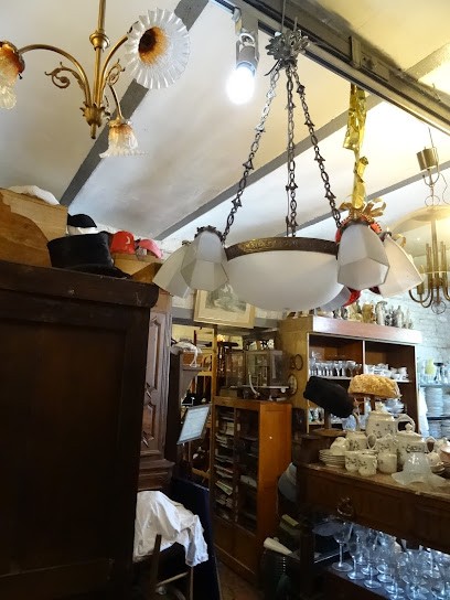 Evelyne Paindavoine, Antiquités Brocante - Le Clos De La Pommeraie, Magasin d'Antiquités à Houdain-lez-Bavay