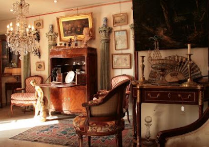 Maison Nicolas Antiquités, Magasin D'antiquités à Sours