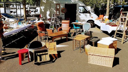 Broc en Stock Débarras. Brocanteur Antiquaire, Magasin d'Antiquités à Oudon