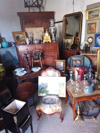 Toro Frederic, Magasin d'Antiquités à Violès