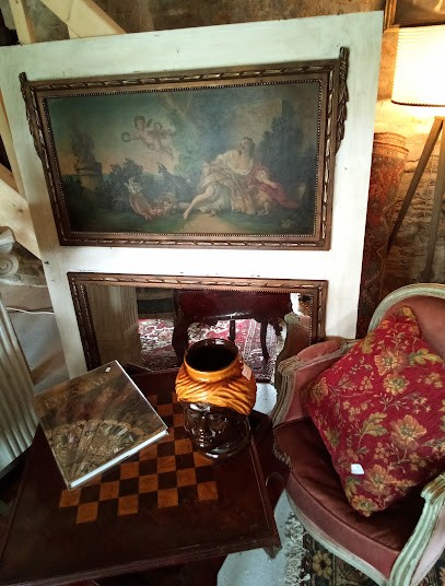 Les Chevau-Légers, Magasin d'Antiquités à Saint-Yvi