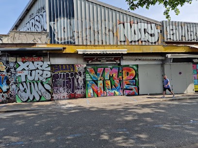 Justine de Paris, Magasin d'Antiquités à Saint-Ouen
