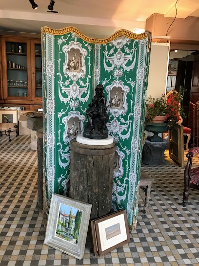 Antiques Flea M.C. 63, Magasin d'Antiquités à Vic-le-Comte