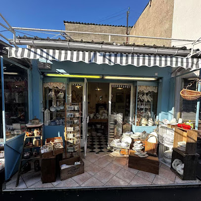 Collection De Maman Magasin D'antiquités à Saint-Ouen-sur-Seine
