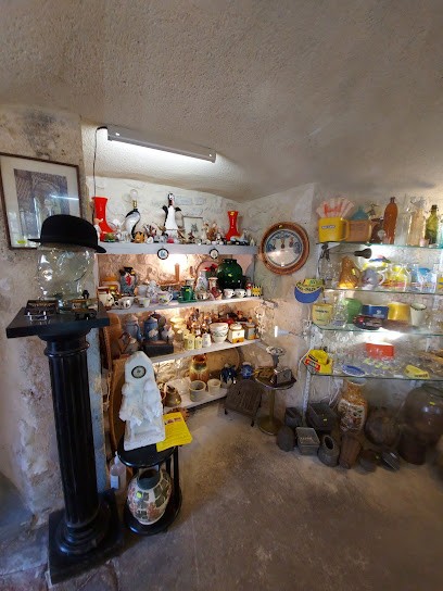 Antiquités Brocante Débarras, Magasin d'Antiquités à Charroux