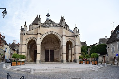 Marie-Pierre, Magasin d'Antiquités à Beaune
