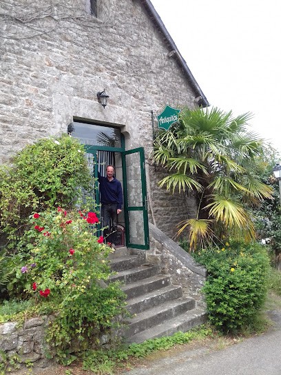 Antiquités Brocante Le Lay Philippe, Magasin d'Antiquités à Locronan