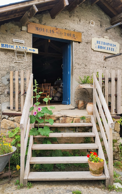 Retropolis Antique & Brocante, Magasin D'antiquités à Peyrat-le-Château