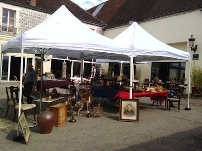 La Cour Des Brocanteurs, Magasin d'Antiquités à Saint-Pierre-en-Auge