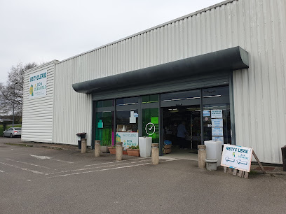Le Bon Débarras, Magasin De Seconde Main à Retiers