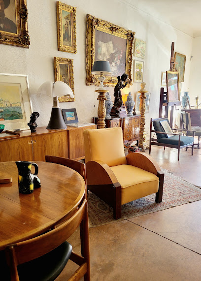 Antiquaire Pourquoi Sans Passé Magasin D'antiquités à Marseille 10