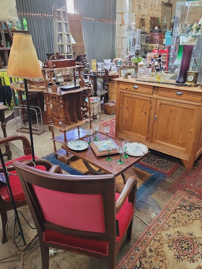 LA BROCANTE D'HUGO, Magasin d'Antiquités à Brunelles