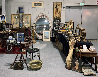 Antick Hereditas Magasin D'antiquités à Pin