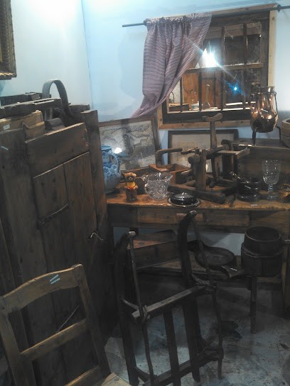 Antiquités brocante Eurl la Lanterne, Magasin d'Antiquités à Briançon