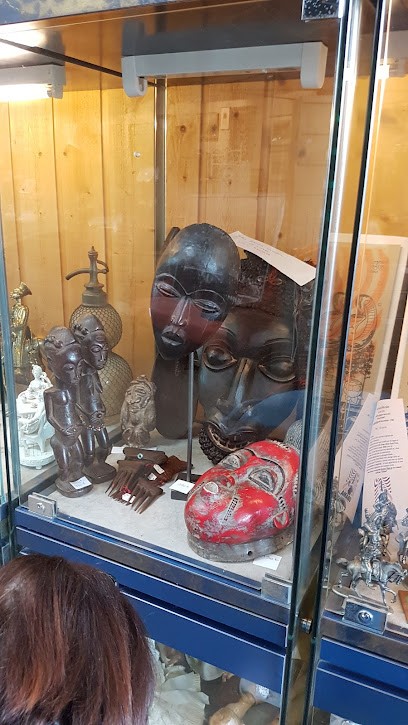 ANTIQUES DECORATION GALLERY OF 309 DEPOT SALE, Magasin d'Antiquités à Niort