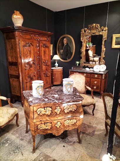 Galerie Jean Baptiste Greuze, Magasin d'Antiquités à Tournus