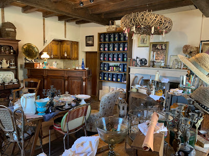 Pirouette Magasin D'antiquités à Vouvant