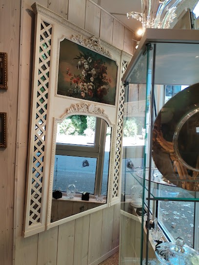 Antiquités Hélène et Nicolas, Magasin d'Antiquités à Eugénie-les-Bains