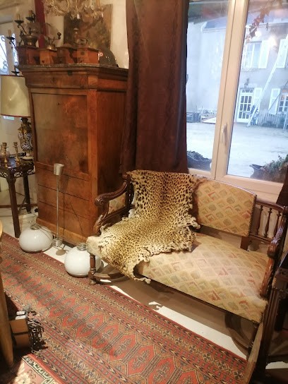 Les Trésors D'Avril, Magasin d'Antiquités à Saint-Bonnet-de-Vieille-Vigne