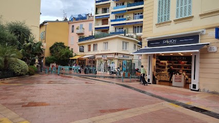 Moda, Magasin d'Antiquités à Menton