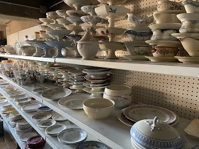 Brocante Faïence Antique Mfr et Débarras, Magasin d'Antiquités à Pouzilhac