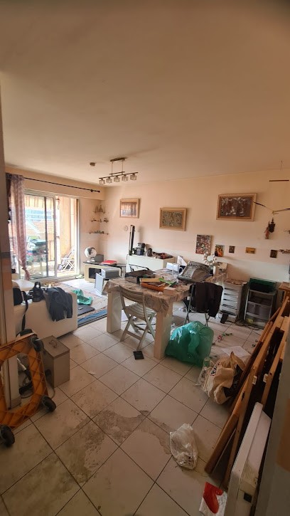 French Débarras, Magasin d'Antiquités à La Trinité