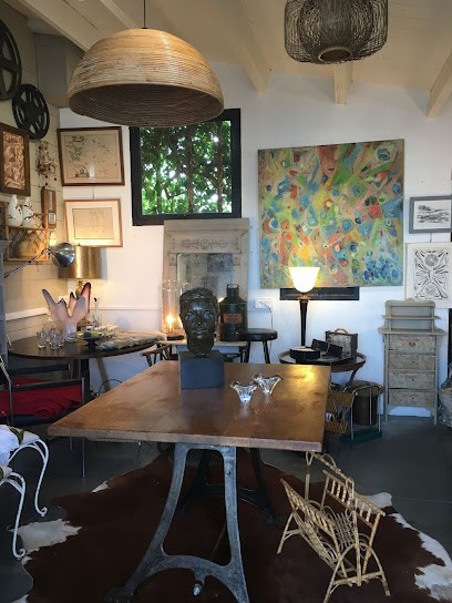 Antiques Flea Market - The Rochelle, Figurine, Magasin d'Antiquités à Sainte-Marie-de-Ré