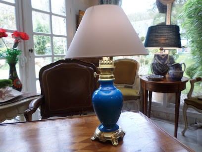 Dubos Gilbert, Magasin d'Antiquités à Labosse