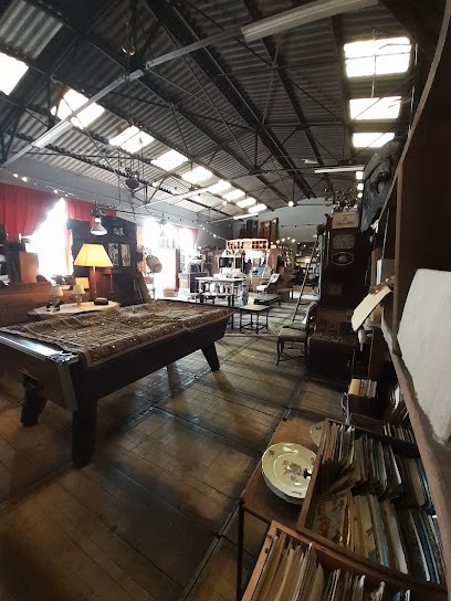 At Green Dog, Magasin d'Antiquités à Mailhoc