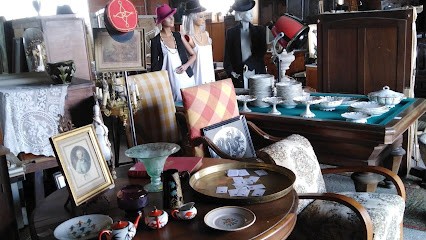 Antiquités brocante La Feuille d'Acanthe, Magasin d'Antiquités à Donnazac