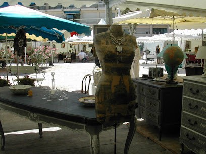 Vence Brocante Debarras, Magasin d'Antiquités à Vence