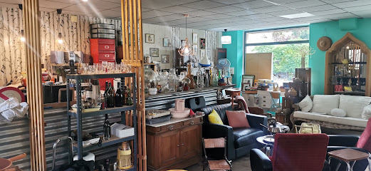 Brocante Au Petit Eden Magasin D'antiquités à Solomiac