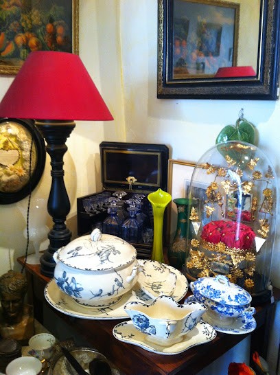 Brocante Étoffes Et Voyages, Magasin d'Antiquités à Lorgues